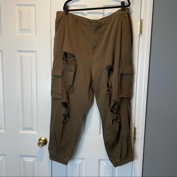Forever 21 Pants - Forever 21 Plus Size Army Green Distressed Cargo Joggers